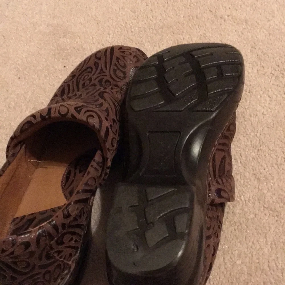 b.o.c. Brown Embossed Shoes - Picture 10 of 15